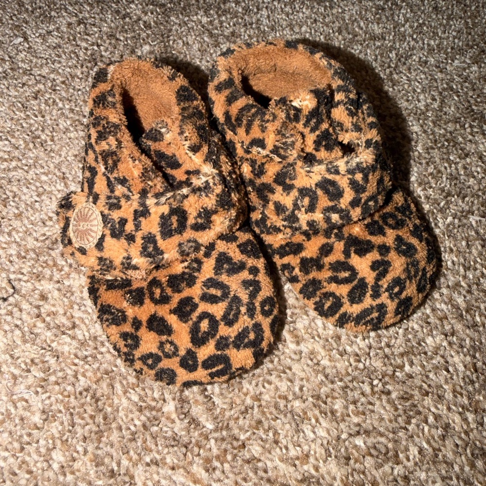 UGG Size 4/5 Baby Bixbee Leopard Print Faux Fur Booties-D